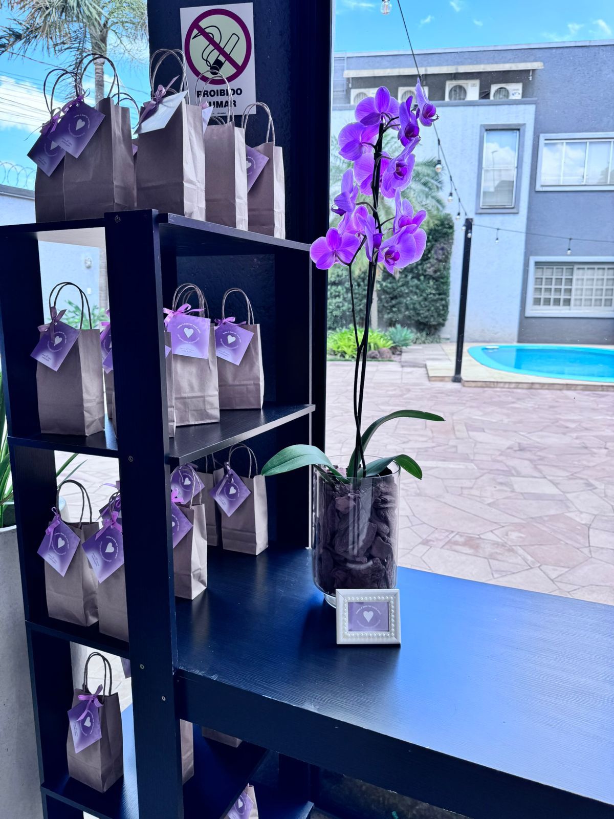 Lembrancinhas dos convidados com orquídea